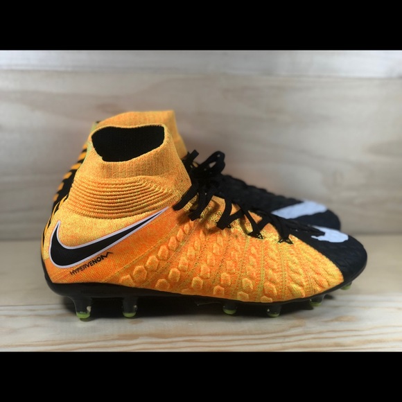 Футбольные бутсы NIKE HYPERVENOM PHANTOM III SG